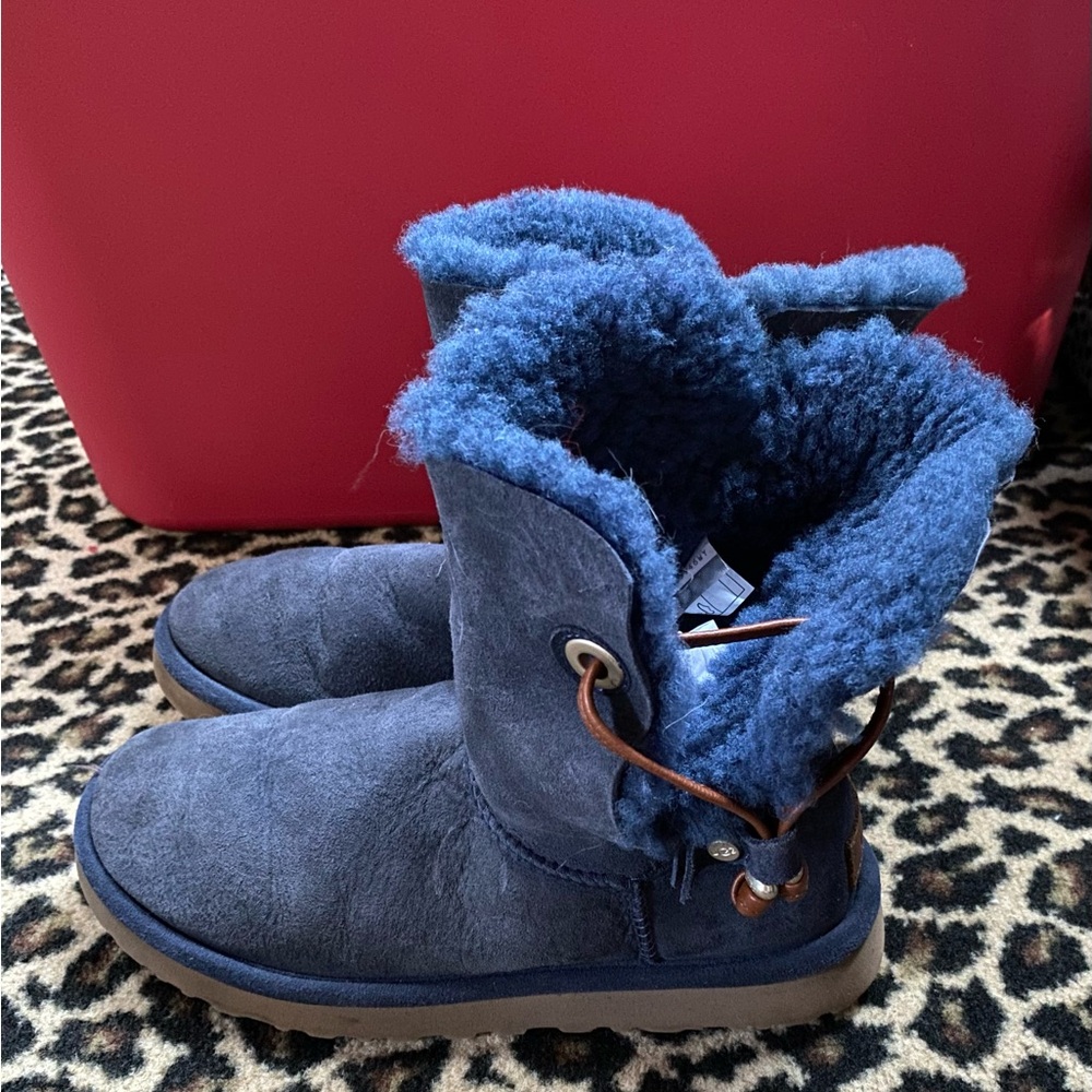 UGG Maia leather drawstring short classic boots